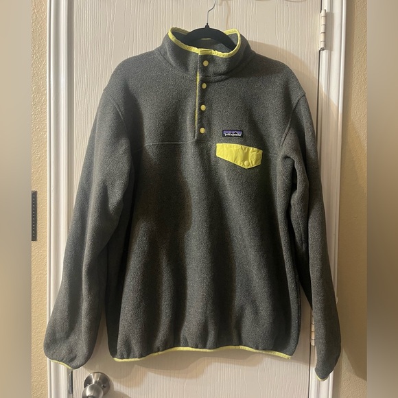 🛍️Patagonia Women’s XL Charcoal/Gray Fleece with Lemon Highlights Sweater - Picture 1 of 3